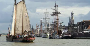 Bewonder historische hotspots in Kampen Kampen vanaf het water. Foto: MarketingOost