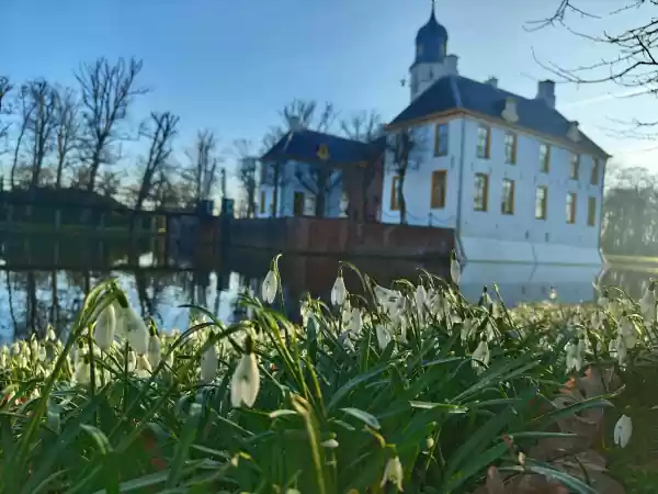 De Fraeylemaborg in de lente. Foto: Museum Landgoed Fraeylemaborg