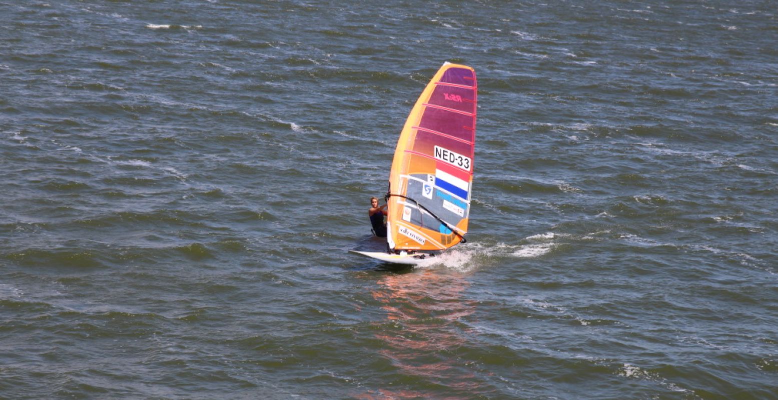 In Fryslân doen ze veel meer dan alleen varen en zeilen. Probeer hier alle watersporten uit! Foto: DagjeWeg.NL.