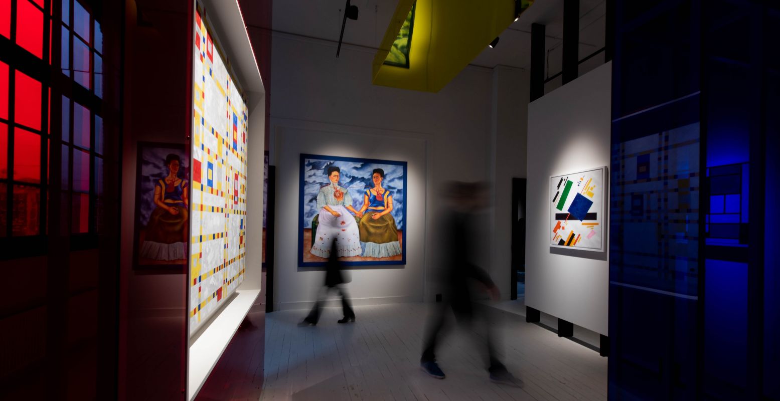 De art experience eindigt tussen iconen uit de moderne tijd, met links de Victory Boogie Woogie van Mondriaan. Foto: Jonna Bruinsma