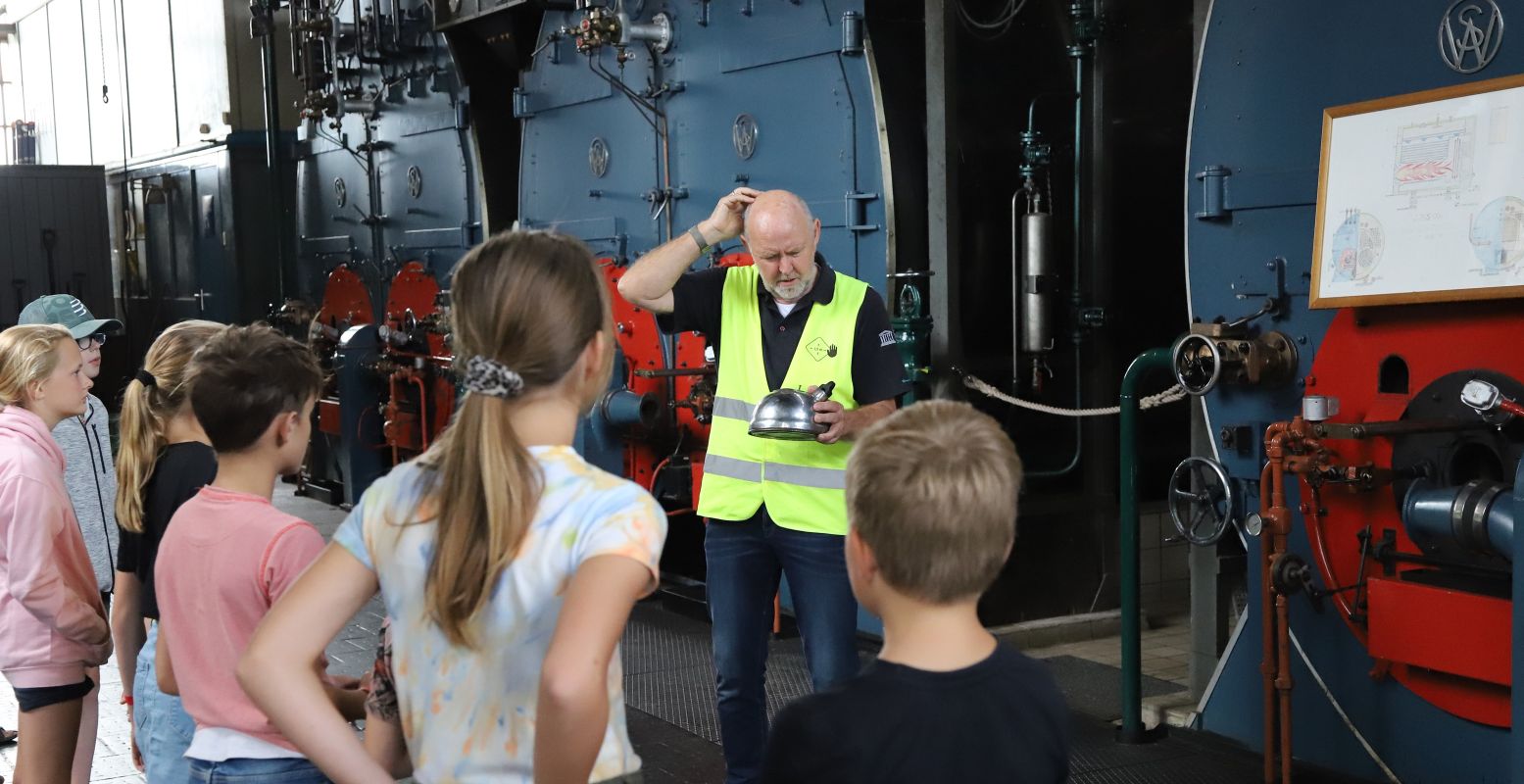 Ga met pake, beppe, heit of mem op bezoek bij het Woudagemaal en volg deze voorjaarsvakantie een speciale rondleiding. Foto: Sonja van der Goot