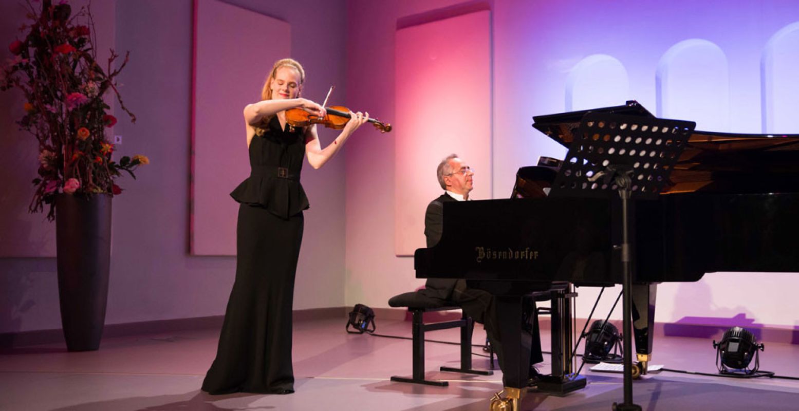 Simone Lamsma en Robert Kulek in de Edesche Concertzaal. Foto: © Jacqueline Imminkhuizen