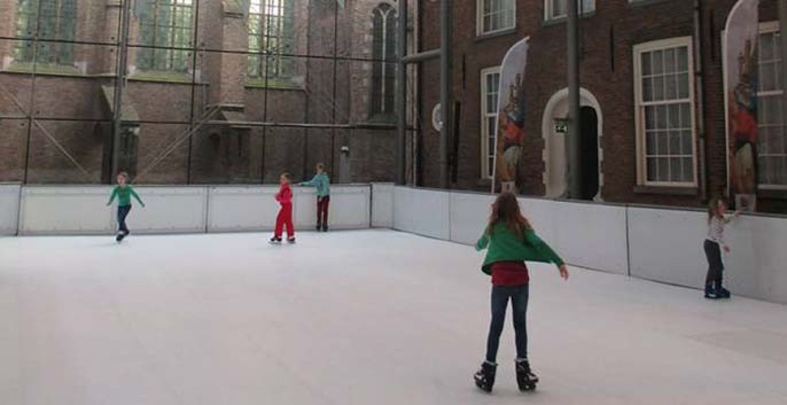 Schaatsen in het museum. Foto: Museum Prinsenhof.