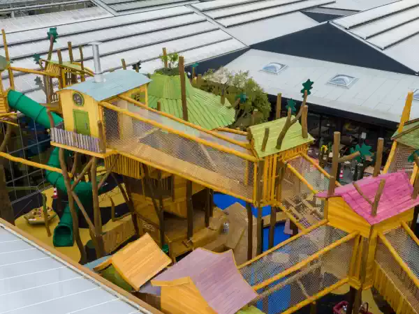 Kinderen vermaken zich heerlijk in de Klimtuin. Foto: Intratuin Breda Kinderen vermaken zich heerlijk in de Klimtuin. Foto: Intratuin Breda