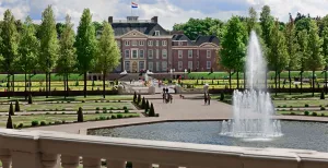 Dagje Apeldoorn? Dit kun je zien en doen! Neus rond op Paleis Het Loo, waar de koninklijke familie meer dan driehonderd jaar woonde. Foto: Paleis Het Loo © Hesmerg