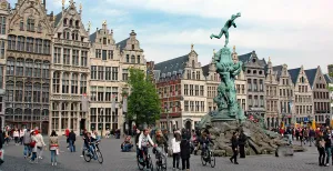 6 uitstapjes om te doen in Antwerpen De Grote Markt is een van de prachtige plekken in Antwerpen. Foto: Marko via  Pixabay 