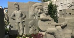 't Veluws Zandsculpturenfestijn brengt nostalgie, humor en kunst bij elkaar