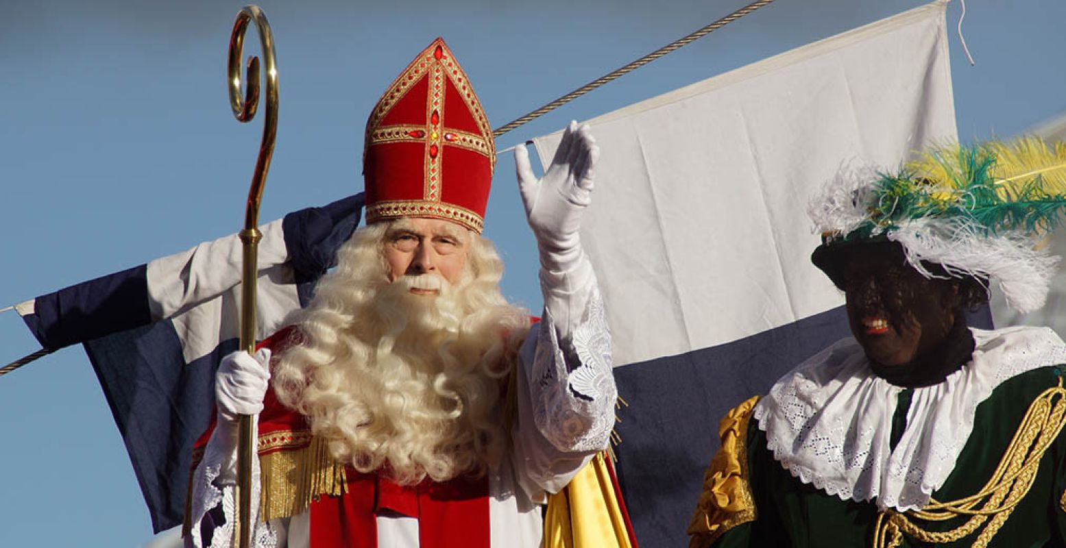 Hij komt eraan! De lieve, goede Sint is onderweg naar Nederland! Foto: 'Sinterklaas'. Fotograaf:  Floris Looijesteijn . Licentie:  Sommige rechten voorbehouden . Bron:  Flickr.com .