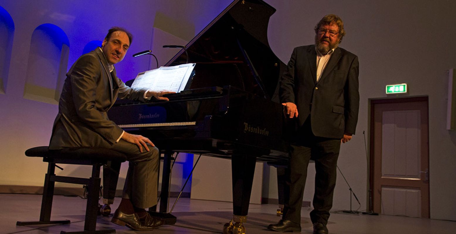 Roger Braun en Robert Holl in de Edesche Concertzaal, waar zij op 9 november de liederen van Schubert brengen. Foto: Hermen Loonstra