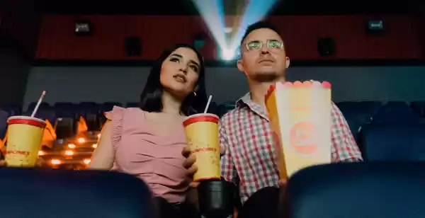 In deze bioscopen date je in stijl Een onvergetelijke date ervaring in de bioscoop. Foto: Felipe Bustilo via  Unsplash 