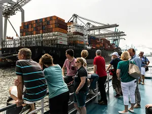 Vaar een rondje door de grootste haven van Europa. Foto: Rondvaart Europoort