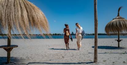 Leuke Nederlandse stadsstranden voor een vakantiegevoel in eigen land. Zoals het stadsstrand van Hoorn, het langste stadsstrand van Nederland. Foto: Gemeente Hoorn © Benno Ellerbroek