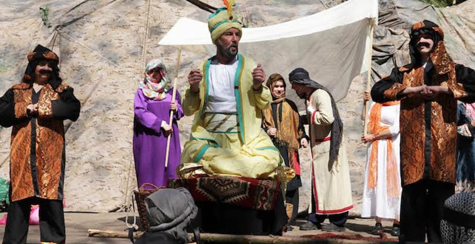 Geniet van de voorstelling Aladdin in het openluchttheater. Foto: Trappaf