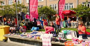 Over de foto: Struin levendige markten af op Koningsdag. Leuk voor het hele gezin! Fotograaf: Franklin Heijnen. Licentie: Sommige rechten voorbehouden. Bron: Flickr.com. Struin levendige markten af op Koningsdag. Leuk voor het hele gezin! Fotograaf: Franklin Heijnen. Licentie: Sommige rechten voorbehouden. Bron: Flickr.com.