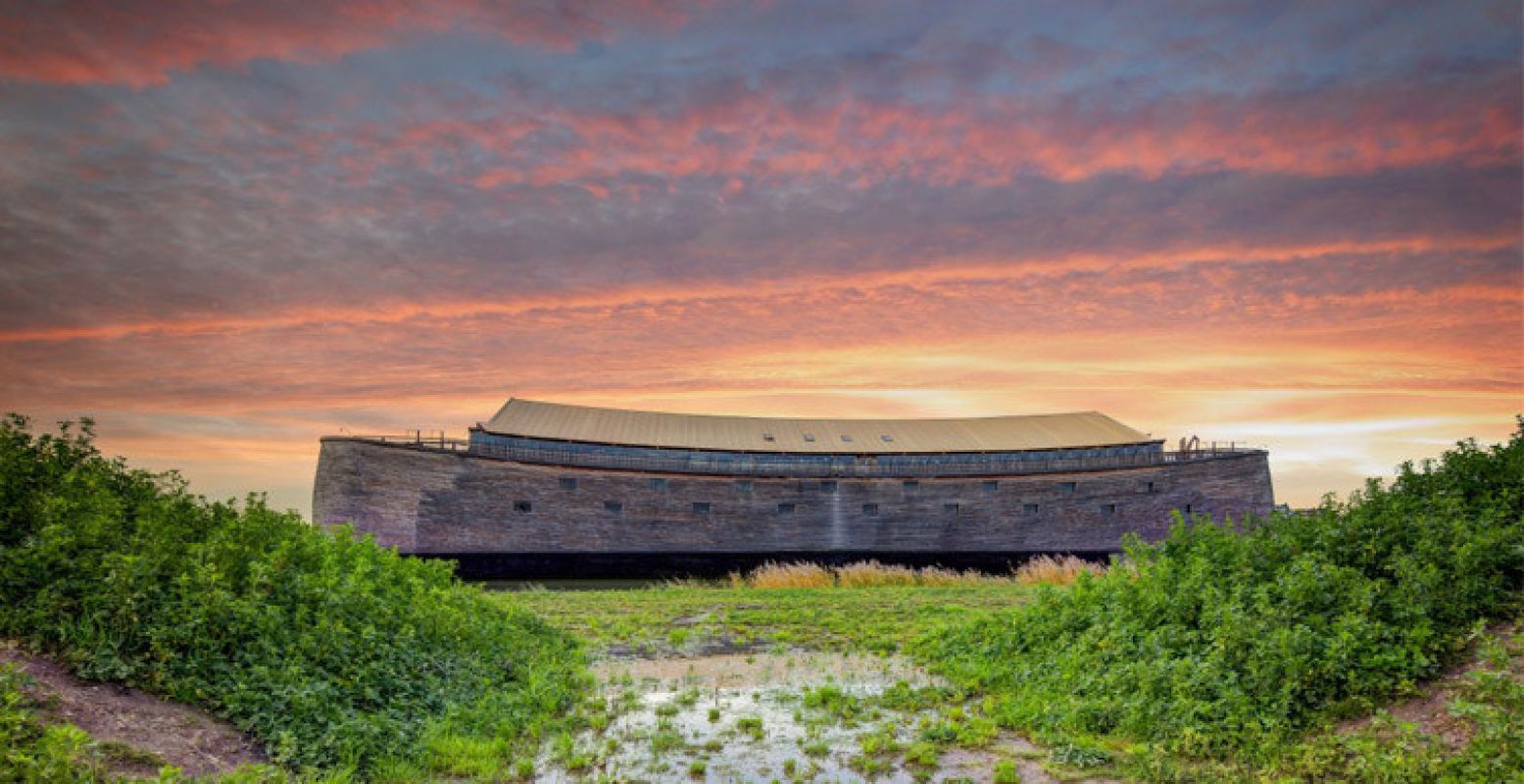 De imposante Ark van Noach.