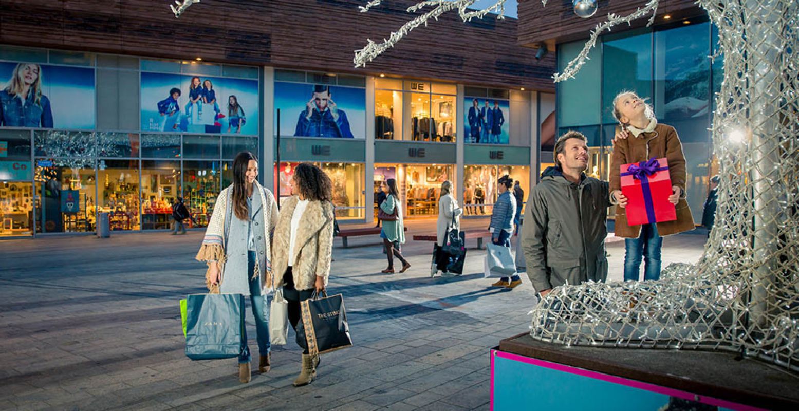 Vier de kerstvakantie in Almere. Kom feestshoppen, trotseer de schaatsbaan en bezoek musea. Foto: Almere City Marketing © Eljee Bergwerff Photography.