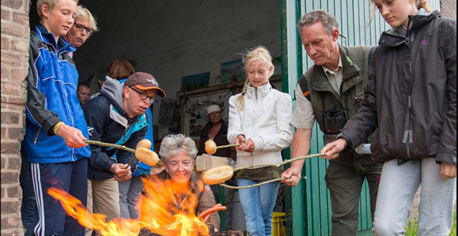 De safari eindigt bij het kampvuur. Foto: Hugo Torfs