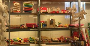 Over de foto: Duurzaam houten speelgoed bij ToyToy. Foto: redactie DagjeWeg.NL Duurzaam houten speelgoed bij ToyToy. Foto: redactie DagjeWeg.NL