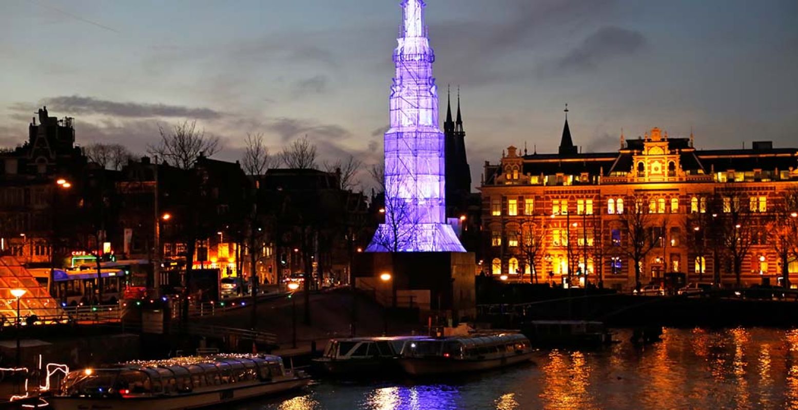 Beleef Amsterdam op z'n mooist met een fiets tour tijdens Amsterdam Light Festival. Foto: A Bike, Amsterdam Light Festival.