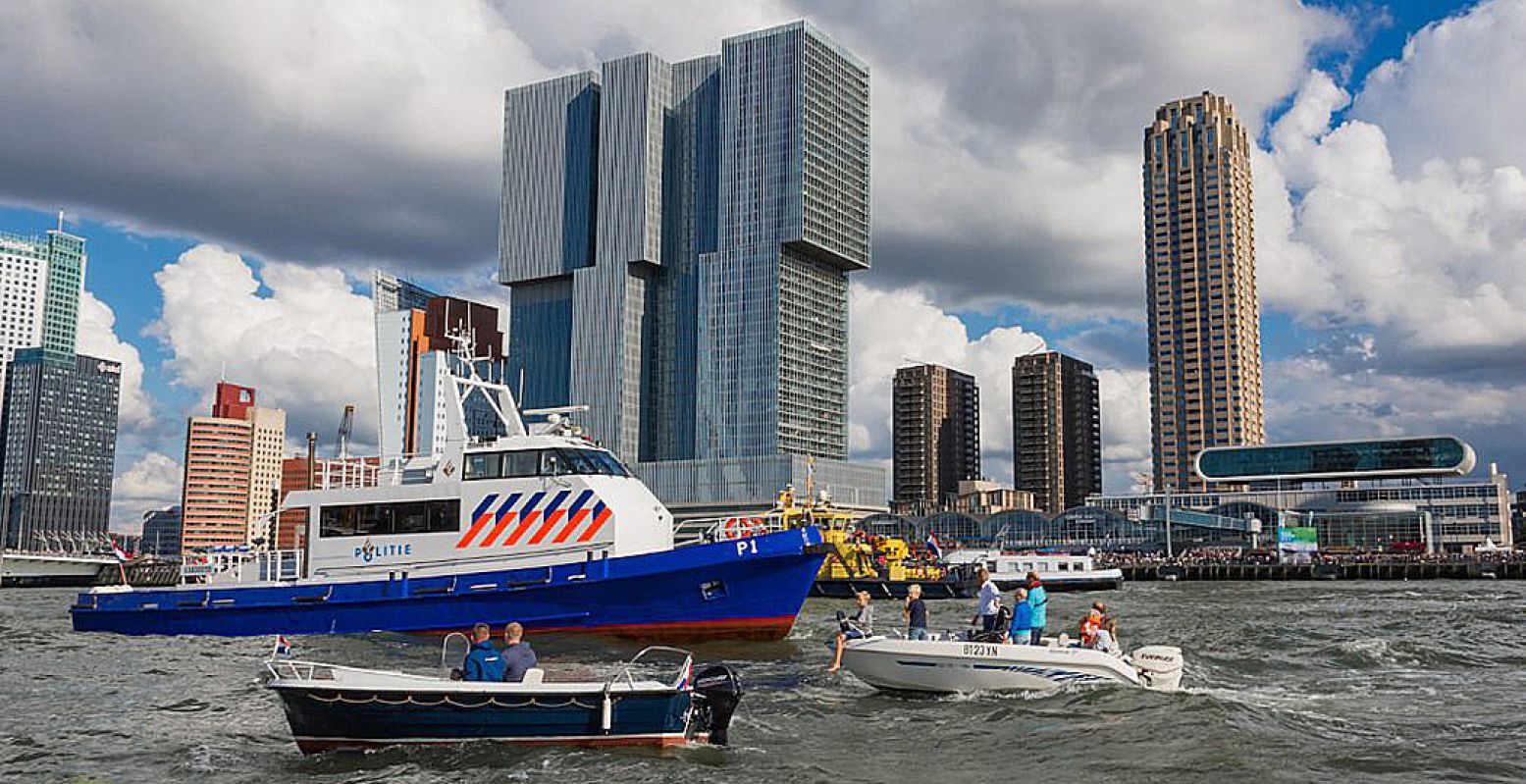 Ga op excursie door de havens van Rotterdam en bewonder de vele demonstraties op het water. Foto: Anne Reitsma / via Havana Blue
