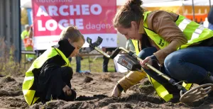 Graaf in het verleden tijdens de Nationale Archeologiedagen