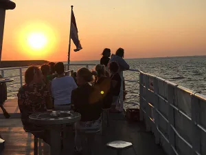 Vier je groepsuitje op zee. Foto: MS Tender.