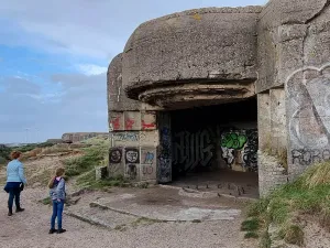 Verlaten bunker op een duin. Foto: Redactie DagjeWeg.NL