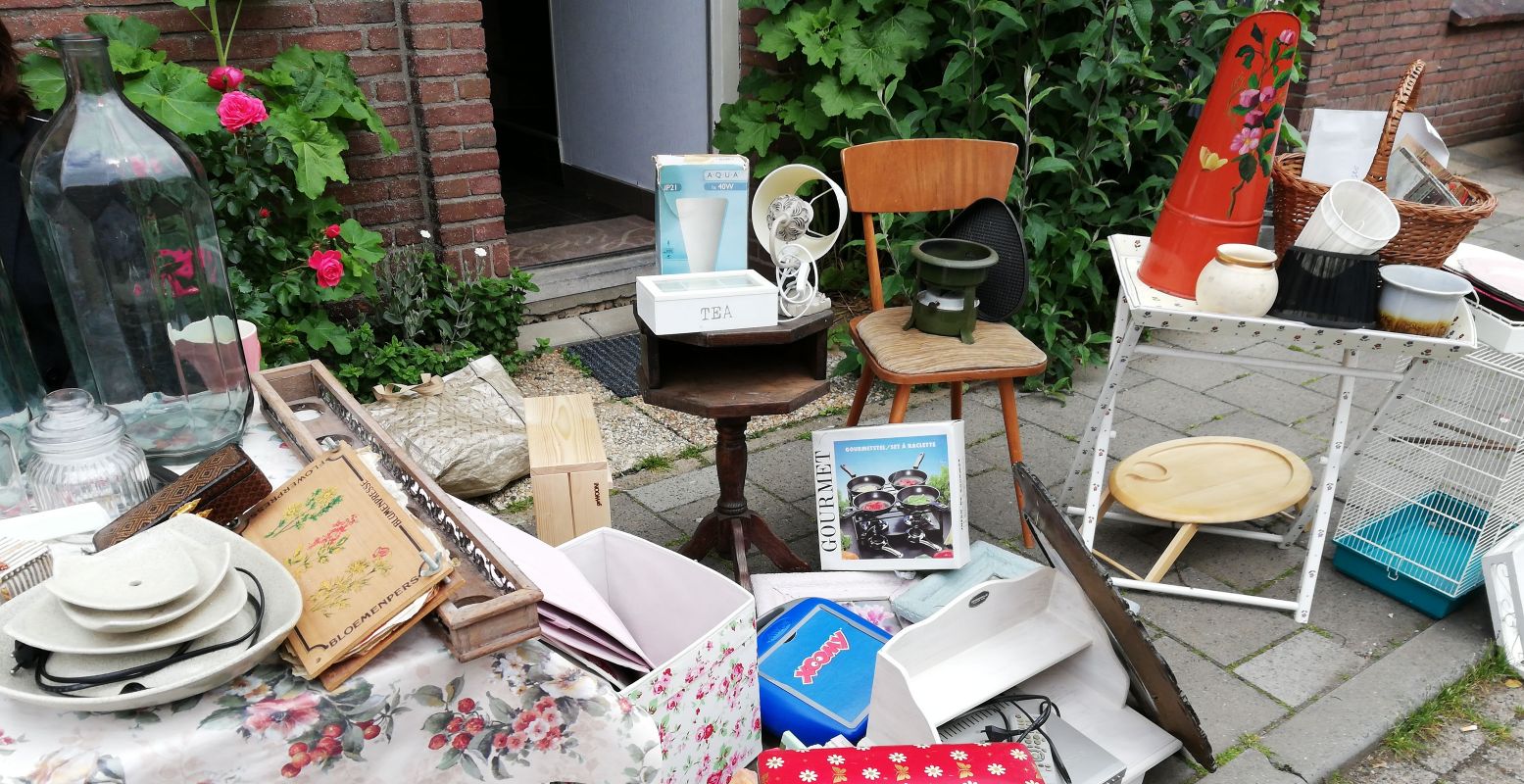 Bij de grote Stoeprommelmarkt in Zwolle kom je echt van alles tegen. Foto: R.vd.Vegt