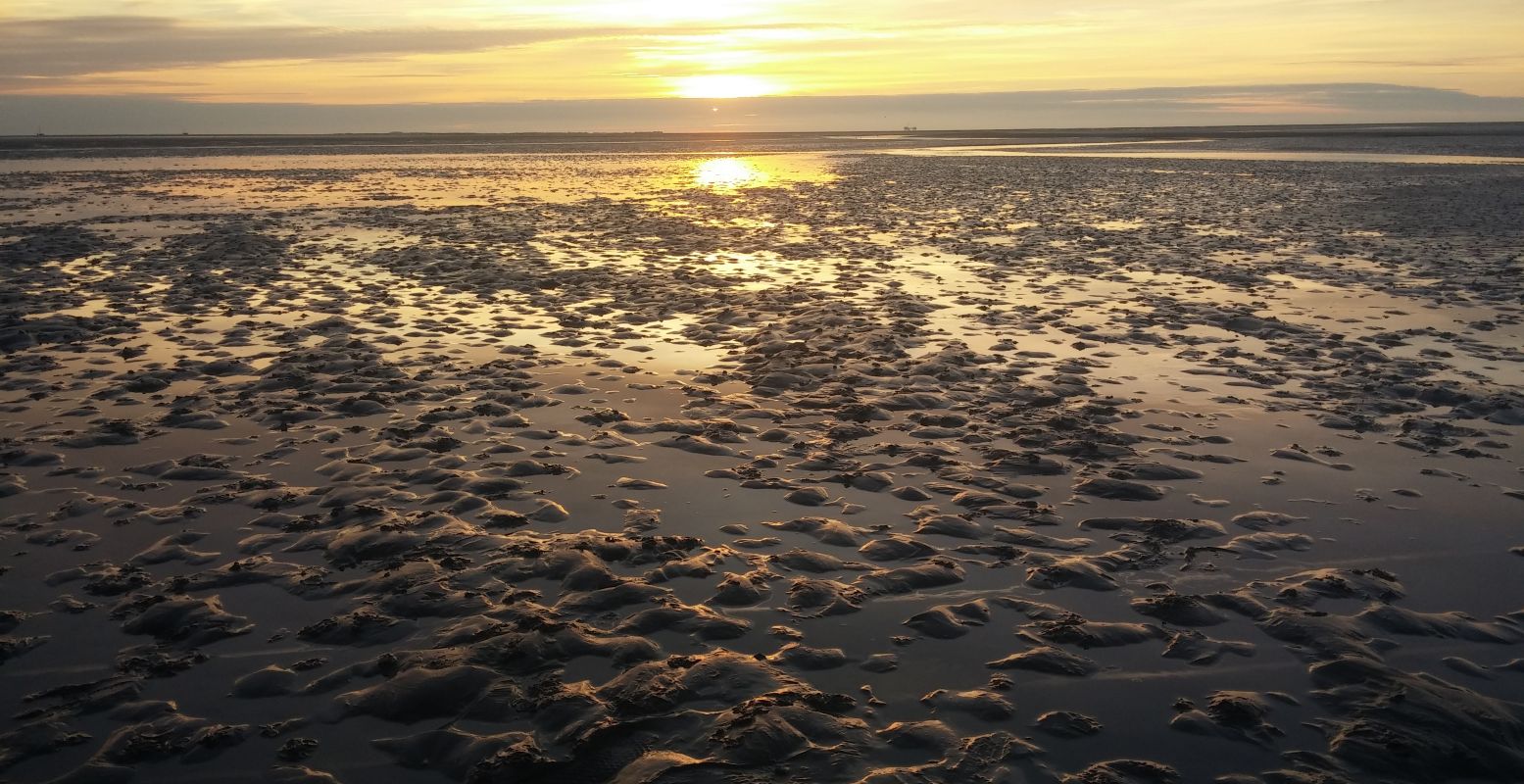 De late zonnestralen toveren het landschap om tot buitenaards. Foto: DagjeWeg.NL © Mathilde van Ravensberg