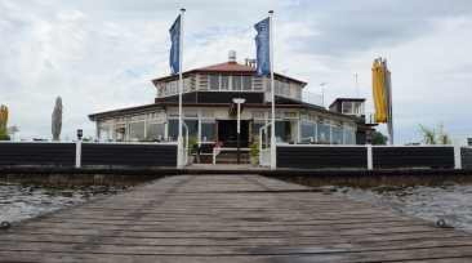 Smit's Paviljoen is al bijna tachtig jaar een trekpleister voor dagjesmensen en watersporters.