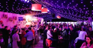 Laat je betoveren tijdens de Gentse Winterfeesten Warm op met een lekker drankje in de Moose Bar in het centrum van Gent. Foto: Gentse Winterfeesten