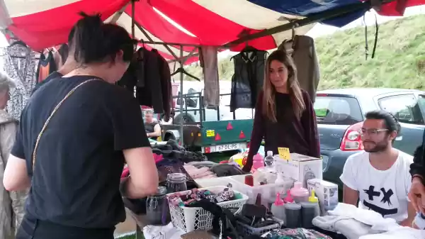 Vlooienmarkt Kunst-IJsbaan Breda 7 juni Fotografe Ingrid Wardenaar