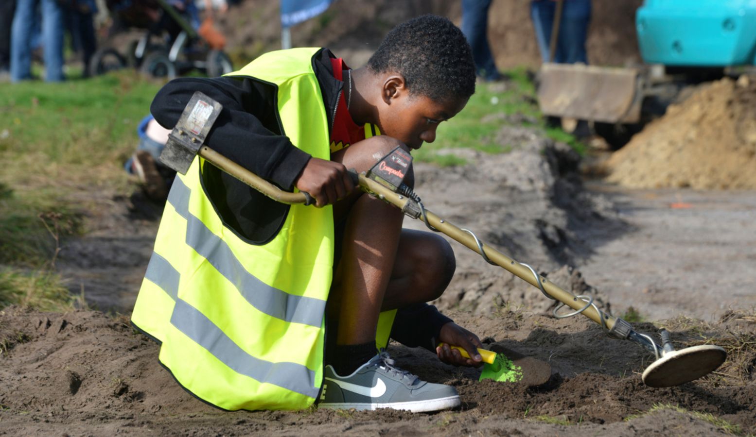 Wat vind je allemaal met een metaaldetector? Foto: Nationale Archeologiedagen Wat vind je allemaal met een metaaldetector? Foto: Nationale Archeologiedagen