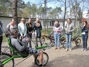 Instructie voor de ligfiets. En dan: op weg! Foto: Treeker Treks