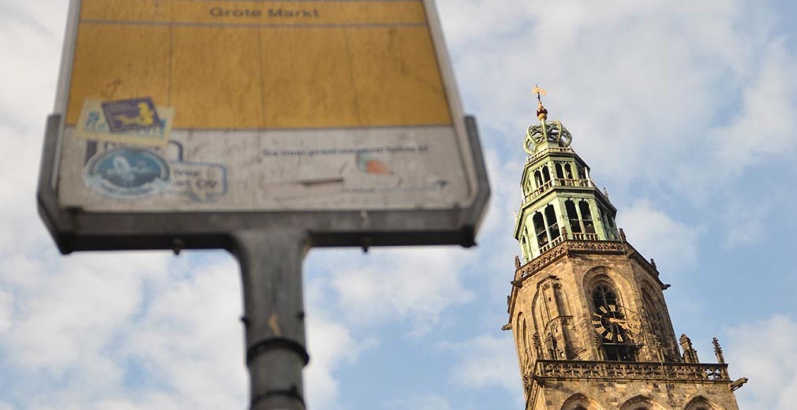 Neem het station als startpunt en dwaal door de leuke straatjes richting de blikvanger: de Martinitoren! Foto: Rineke Kwant