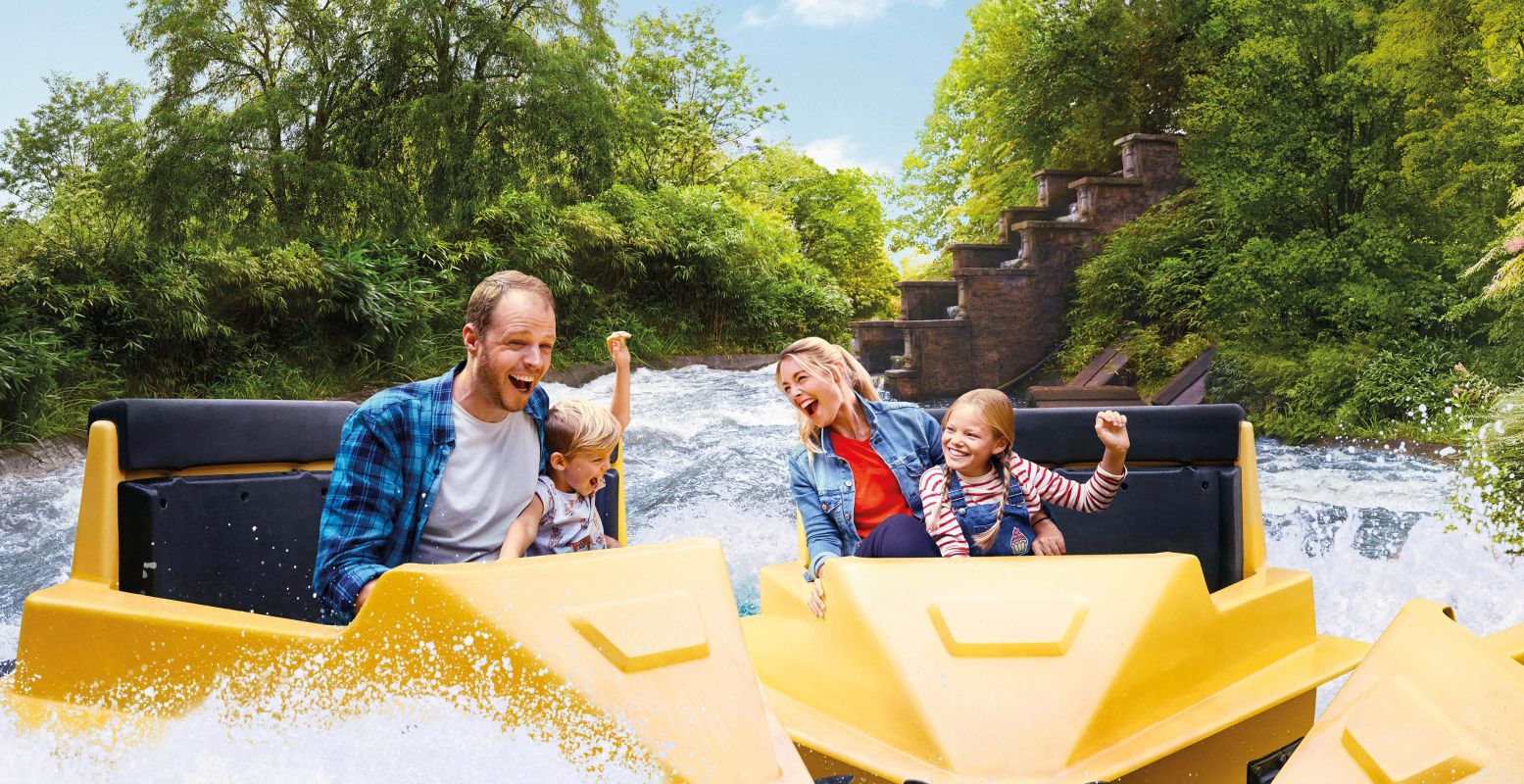 Spetteren in de waterattractie. Foto: Bellewaerde