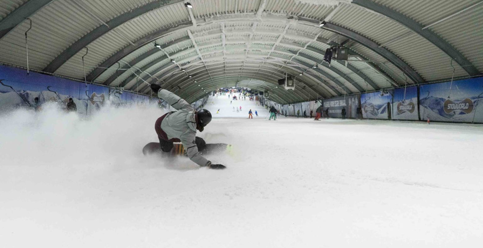 Liever leren snowboarden? In de meeste indoor skihallen kan dat ook. Foto: SnowWorld.