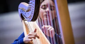 NMF Kamermuziekfestival: Anna Petrovitsch (harp) & Emily van Baaren (viool ) spelen op Fort Uitermeer NMF Kamermuziekfestival: Anna Petrovitsch (harp) & Emily van Baaren (viool ) spelen op Fort UitermeeFoto geüpload door gebruiker Natuurmonumenten.