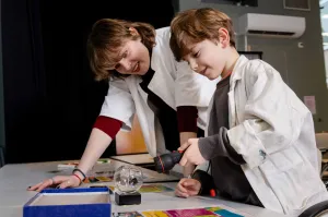 Doe experimenten. Fotograaf: Denise Jans. Doe experimenten. Fotograaf: Denise Jans.