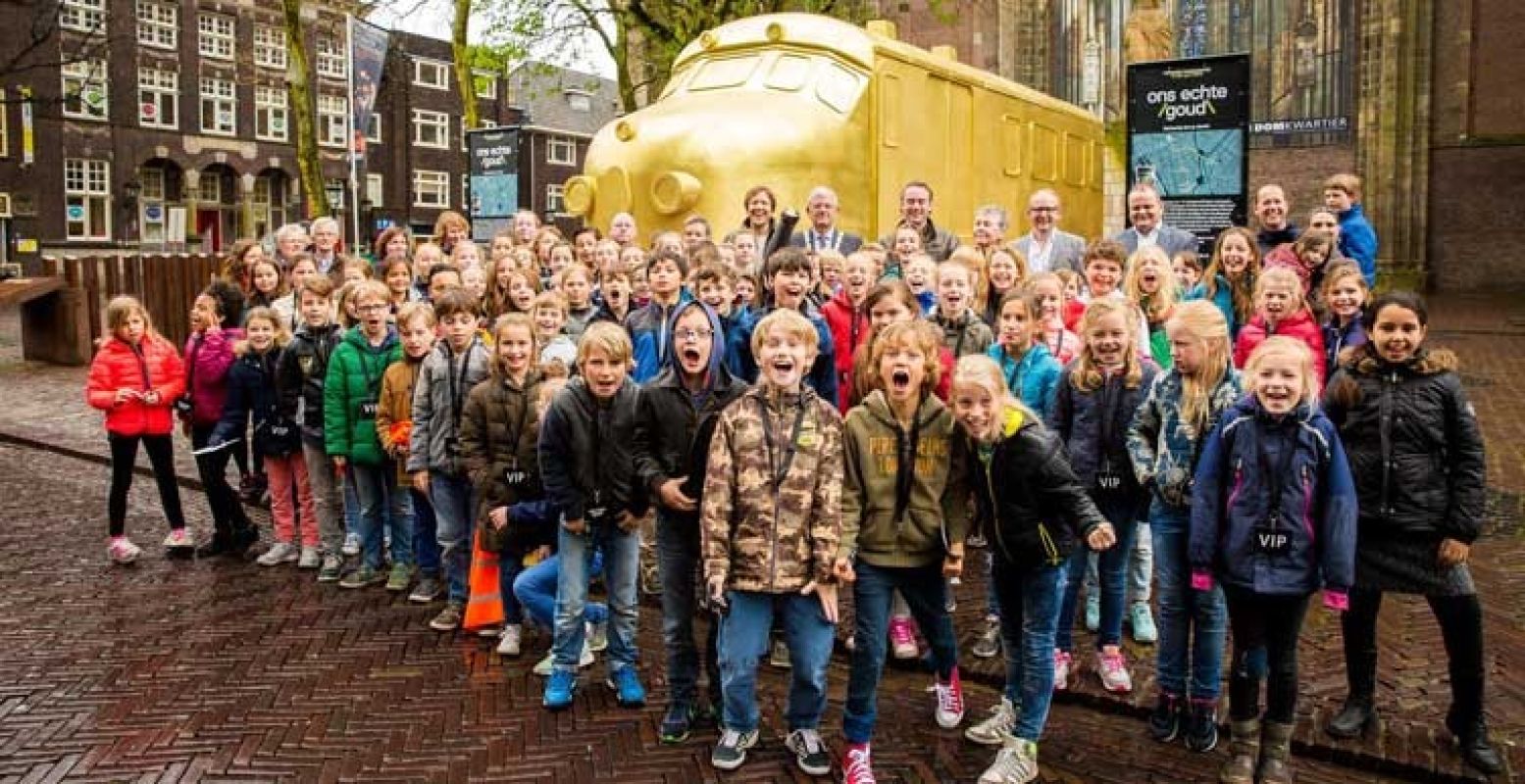 De Nationale Museumweek werd ingeluid met de onthulling van de Gouden Hondekop! Foto: Jorrit Lousberg.