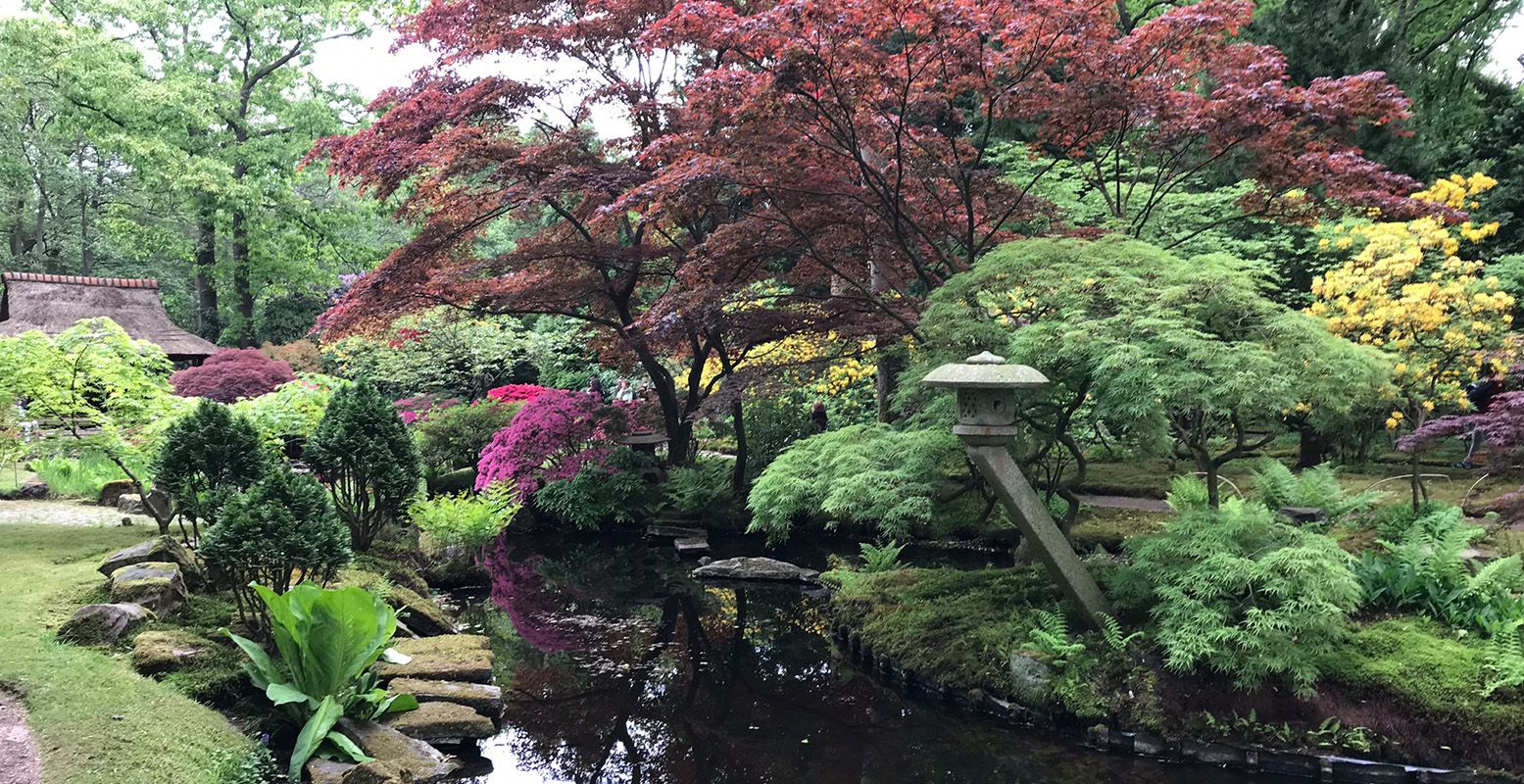 Een Japanse lantaarn siert de Japanse Tuin. Foto: DagjeWeg.NL @ Grytsje Anna Pietersma