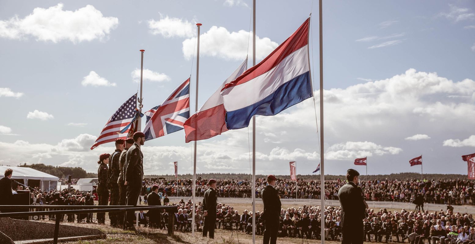 De herdenking met kranslegging. Foto: Maarten Weij