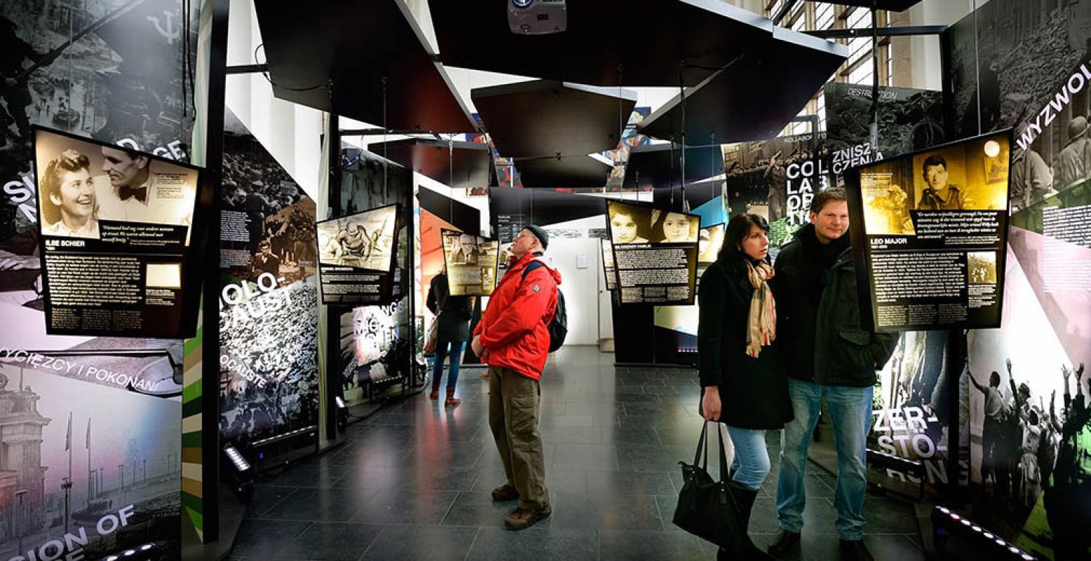 De tentoonstelling Routes of Liberation laat met moderne snufjes verhalen uit de oorlog zien. Foto: Mike Bink Fotografie.