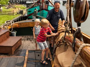 Neem ook een kijkje op een oude boot. Foto: Zuiderzeemuseum © Madelon Dielen