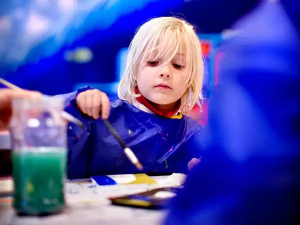 Knutselen in het kinderatelier. Foto: Het Marinemuseum © DigiDaan