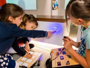 Beleef een boeiende Lampjes Speurtocht. Foto: Philips Museum