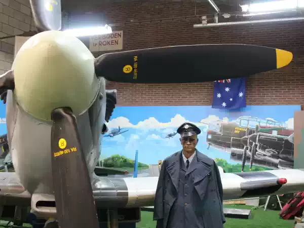 CRASH Deze reconstructie Spitfire wil je niet missen! Foto: DagjeWeg.NL