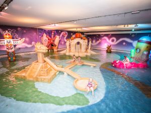 Volop waterplezier in het thematische zwembad. Foto: Holle Bolle Boom