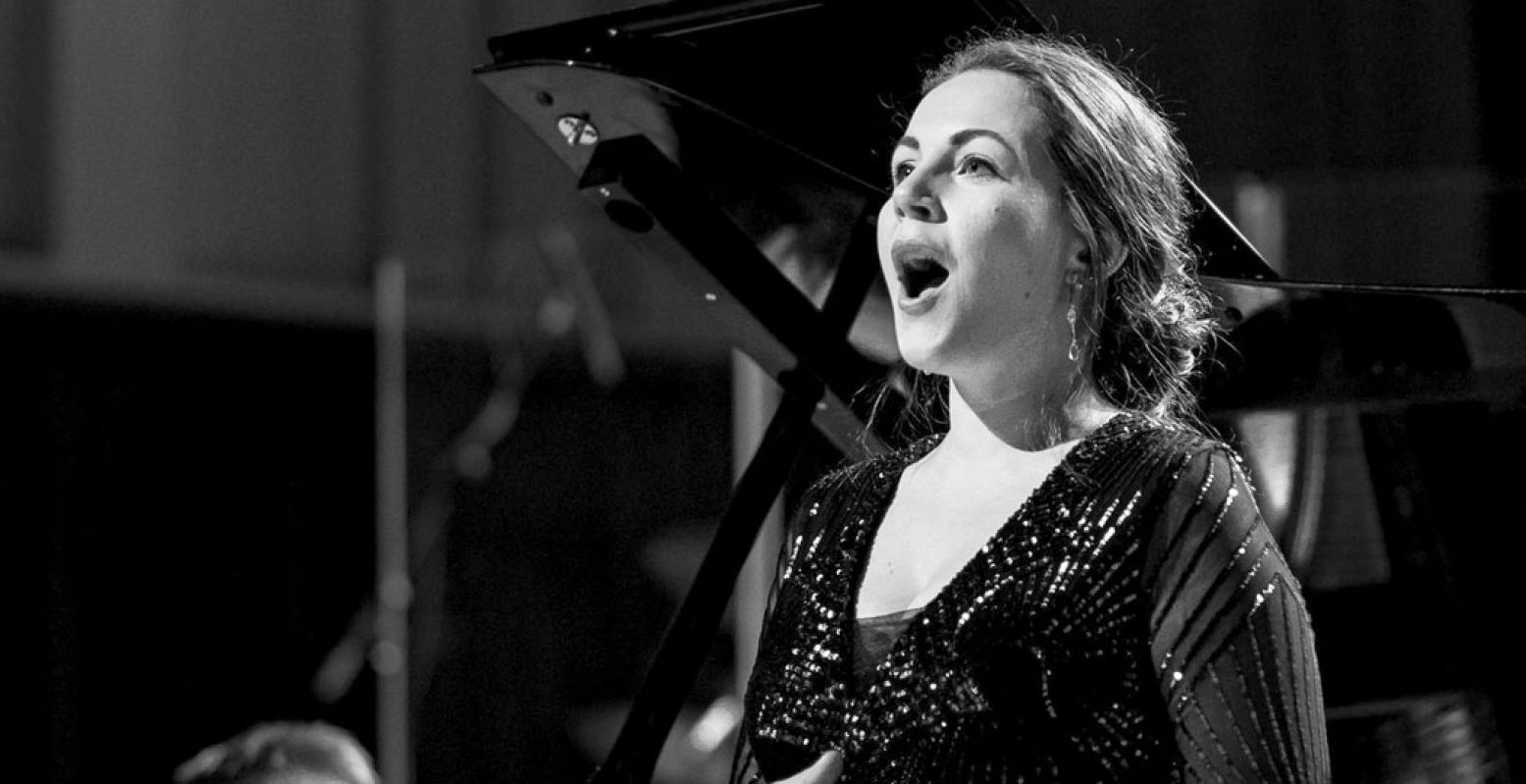 Sopraan Tineke Roseboom is aanstaande zaterdag live te horen tijdens het eerste concert van Classical At Home in de Edesche Concertzaal. Foto: Edesche Concertzaal