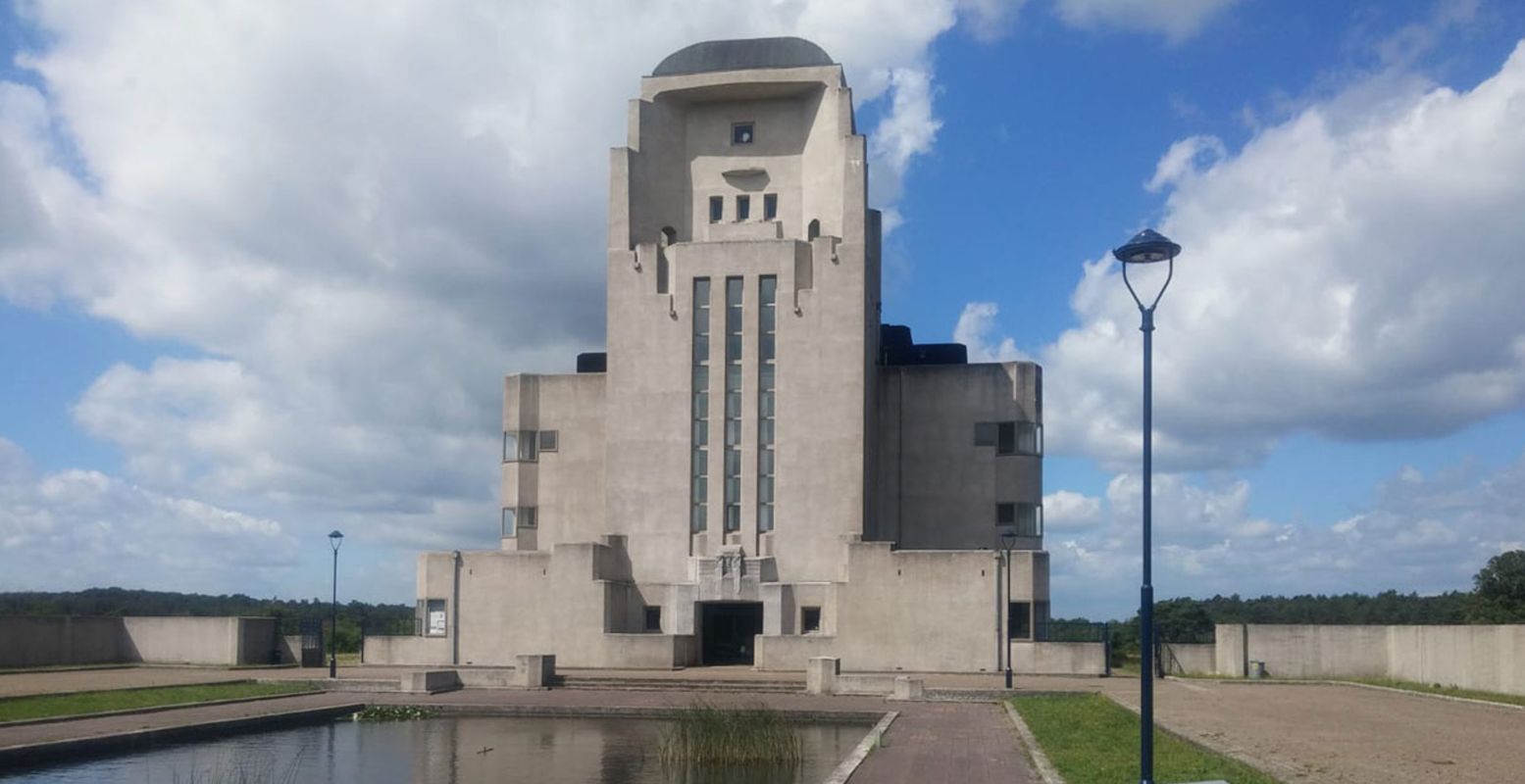 De omgeving van Apeldoorn is schitterend. Wat dacht je van een wandeling in de omgeving van Radio Kootwijk. Foto: DagjeWeg.NL